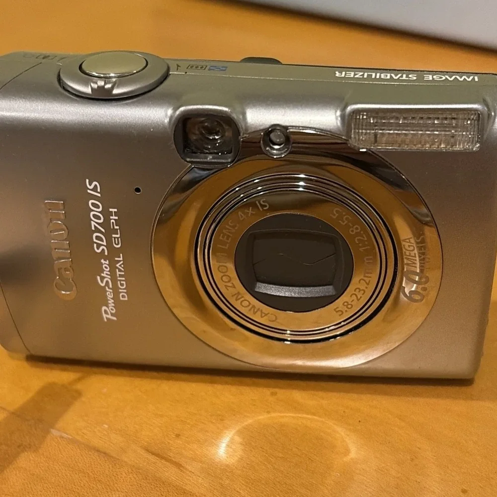 Canon PowerShot SD700 IS 6.0MP Digital Camera New Battery & Charger & SD Card